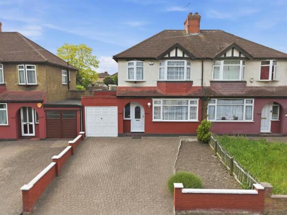 3 bed property, in Turkey Street, £549,999