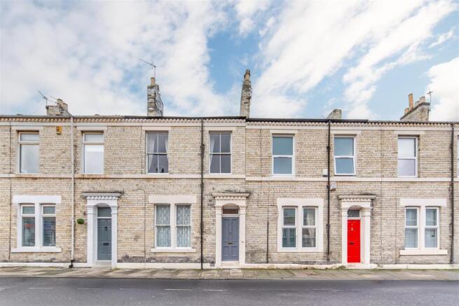3 bed property, in Clayton Park Square, £255,000