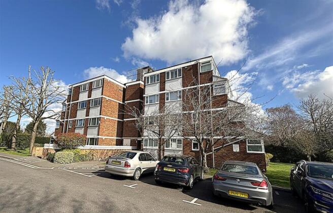 2 bed property, in Westmoreland Road, £375,000
