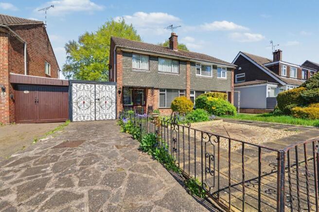 3 bed property, in Derwent Road, £230,000