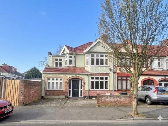 4 bed property, in Eccleston Crescent, £695,000