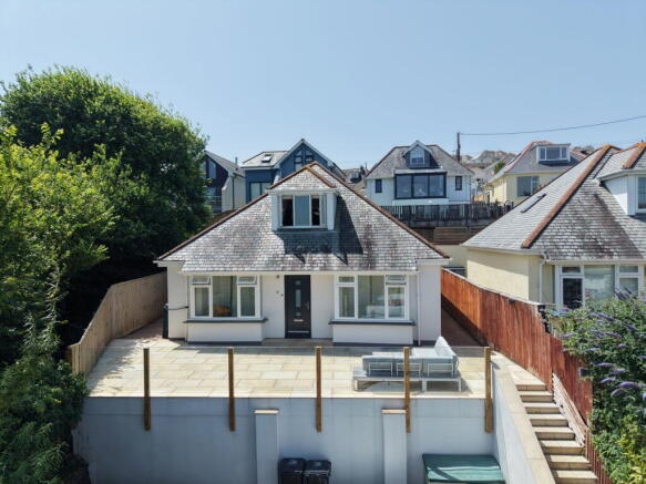 4 bed property, in Lower Hillcrest, £525,000