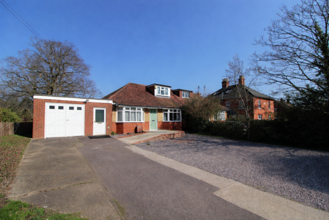 3 bed property, in Hyde End Road, £590,000