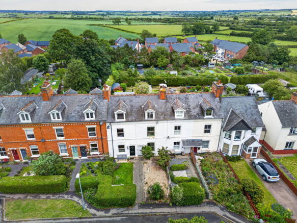 2 bed property, in Leicester Lane, £325,000