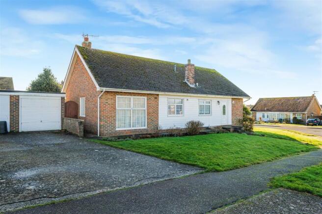 3 bed property, in Poynings Close, £450,000