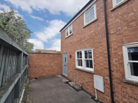 1 bed property, in Millers Mews, £179,950