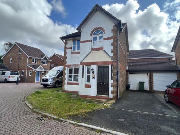 3 bed property, in Drake Close, £279,000