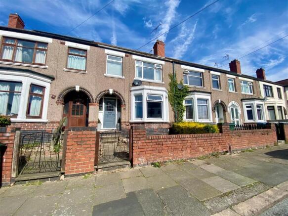 3 bed property, in Cedars Avenue, £229,950