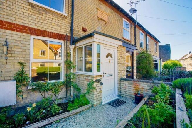 2 bed property, in North Street, £295,000