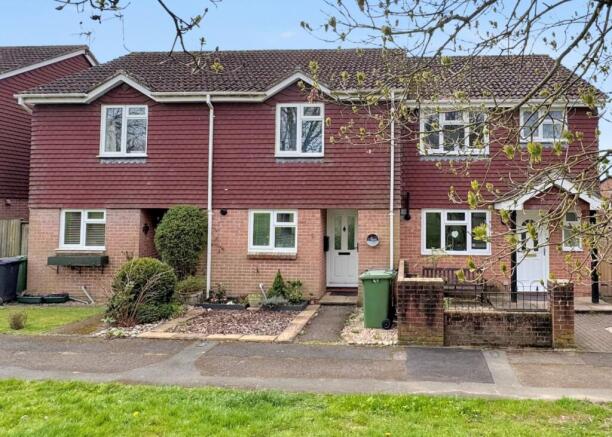 2 bed property, in Campion Close Lindford, £305,000