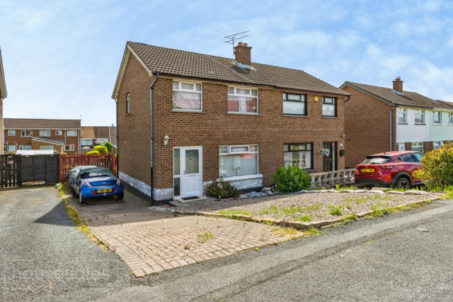 3 bed property, in 37 Sinclair Road, £160,000