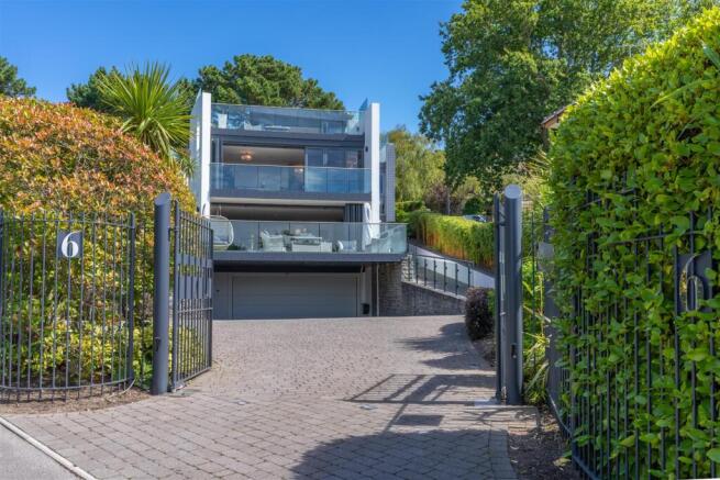 4 bed property, in Brudenell Avenue, £2,995,000