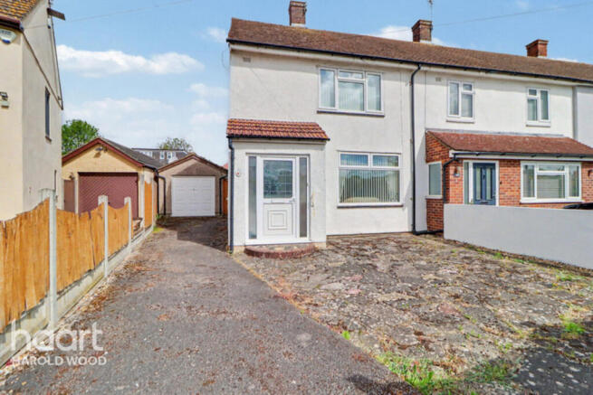 2 bed property, in Amersham Road, £375,000