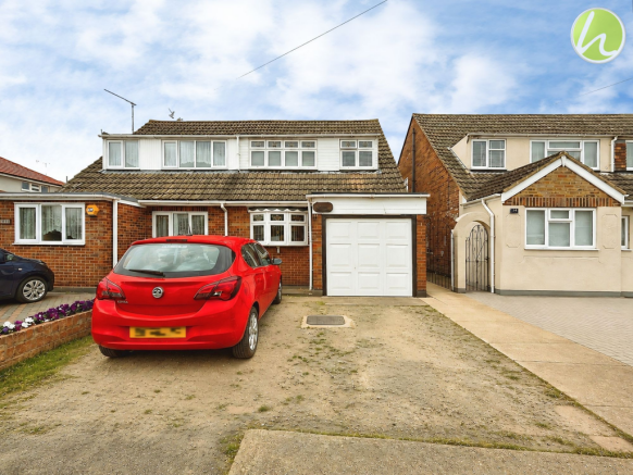 3 bed property, in Rodings Avenue, £400,000
