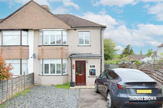 3 bed property, in Georges Close, £450,000