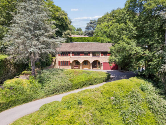 6 bed property, in 9 Hearn Close, £1,500,000