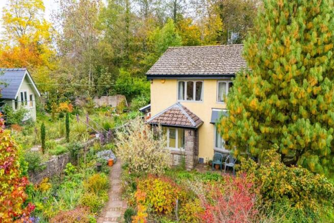 3 bed property, in Ffawyddog, £500,000