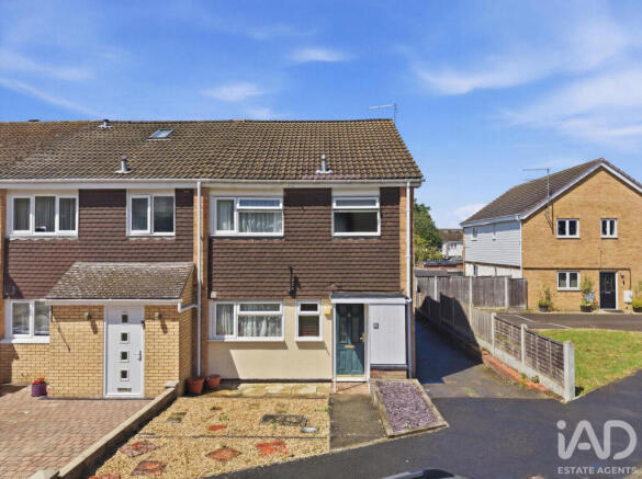 3 bed property, in Northolt Avenue, £375,000