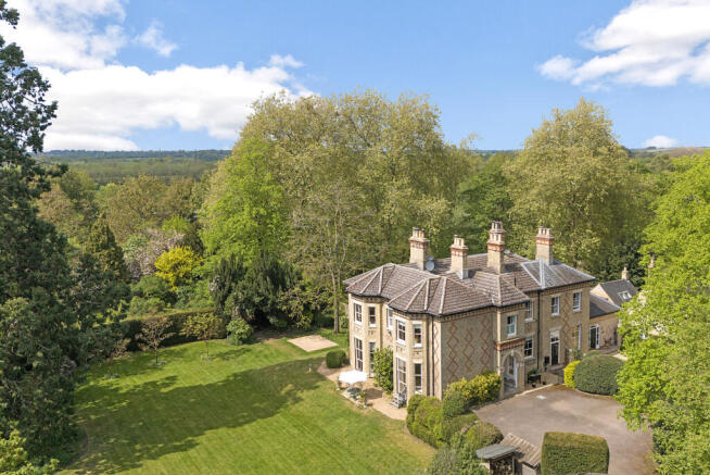 5 bed property, in High Street, £1,250,000