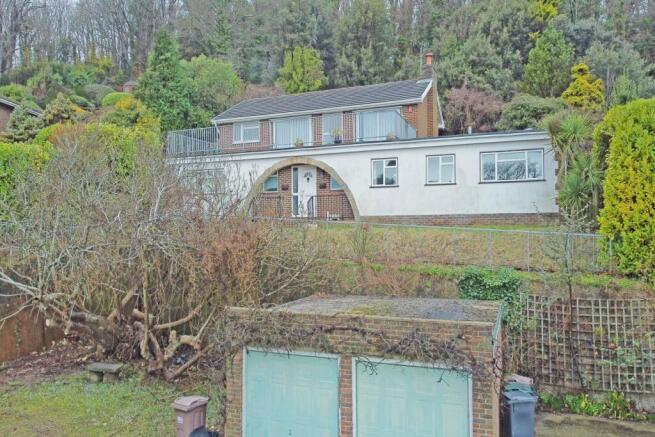 3 bed property, in Hyde Tynings Close, £775,000