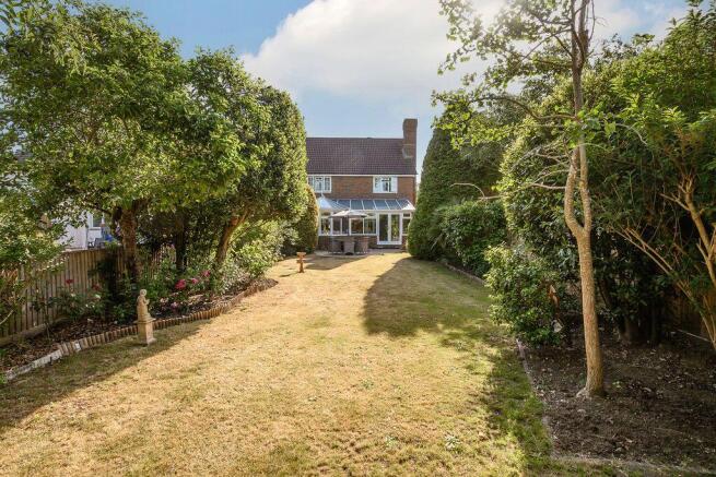 4 bed property, in Weston Avenue, £875,000