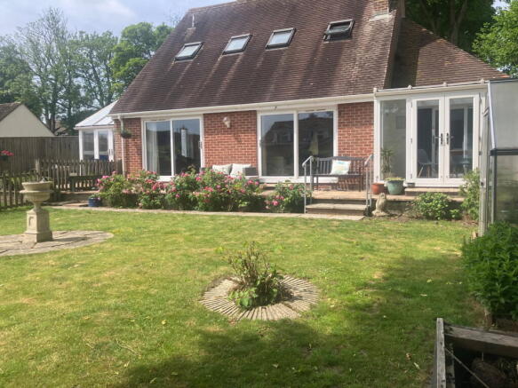 5 bed property, in Culliford Road North, £700,000