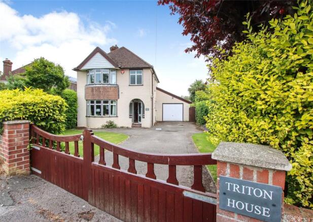 4 bed property, in Queen Katherine Road, £995,000