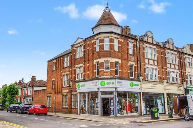 3 bed property, in Ballards Lane, £185,000