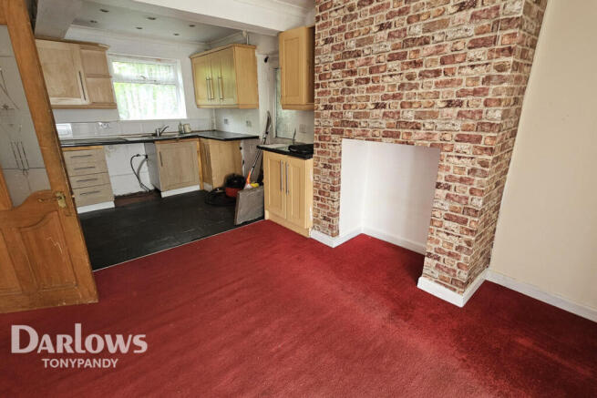 3 bed property, in Danycoed, £100,000