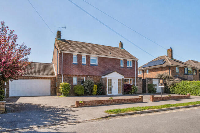 4 bed property, in The Foreland, £750,000