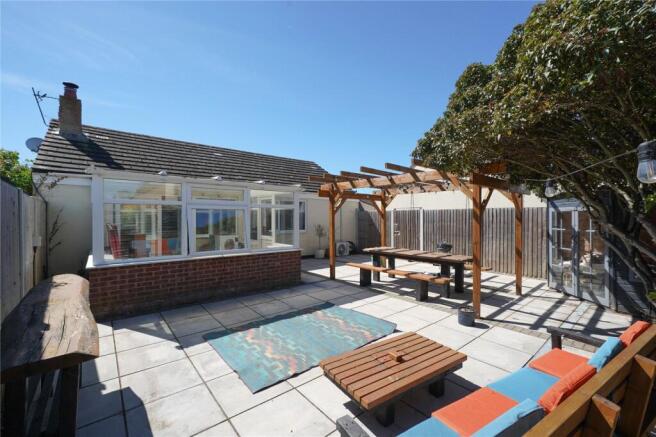 2 bed property, in Heatherset Way, £230,000