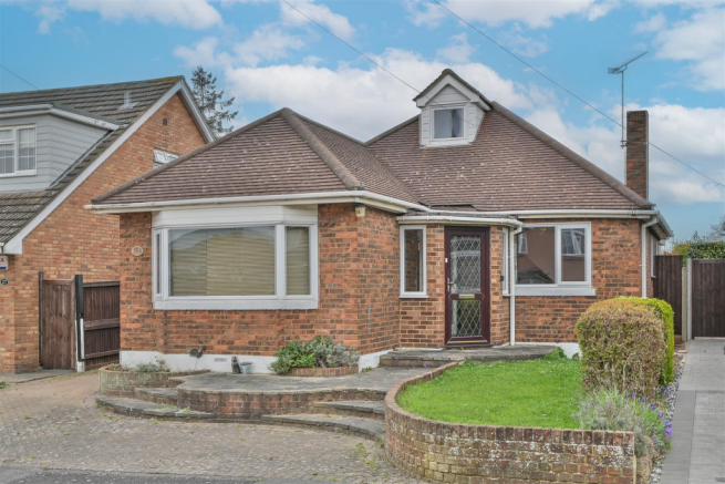 3 bed property, in Rushdene Road, £600,000