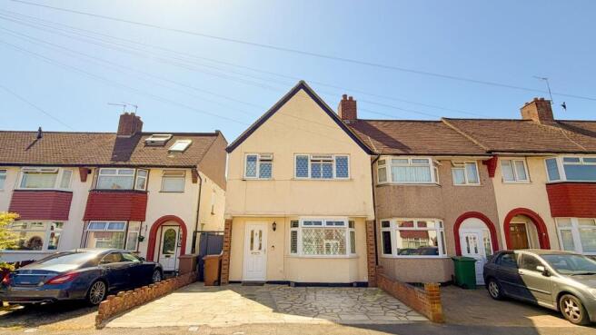 3 bed property, in Elm Close, £525,000