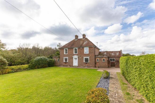 3 bed property, in Hastings Road, £650,000