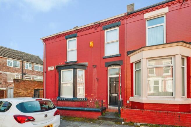 3 bed property, in Elstree Road, £150,000