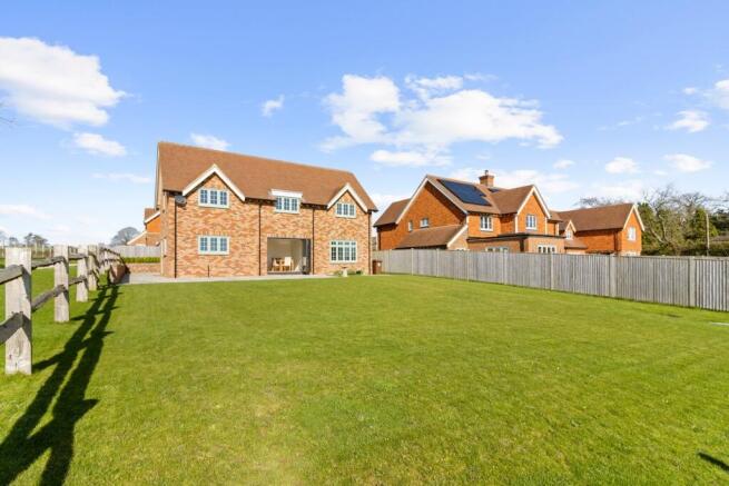 4 bed property, in New Road, £1,100,000