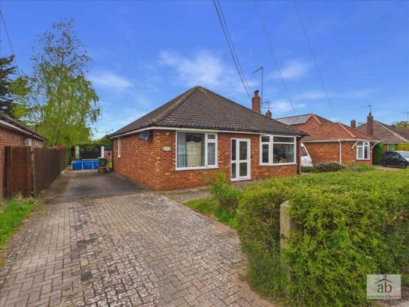 2 bed property, in Bracken Avenue, £350,000
