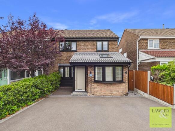3 bed property, in Whimbrel Road, £375,000