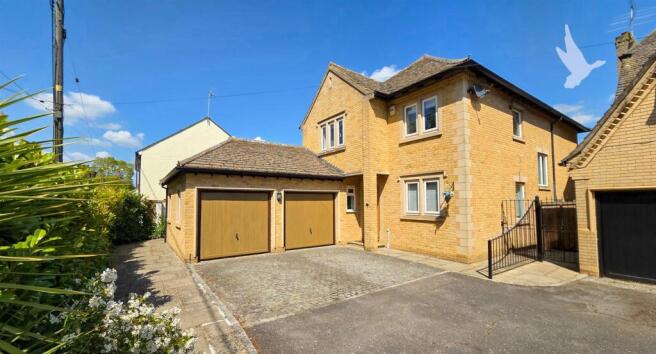 4 bed property, in Bishops Place, £800,000