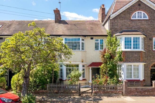 3 bed property, in Queensland Avenue, £1,000,000