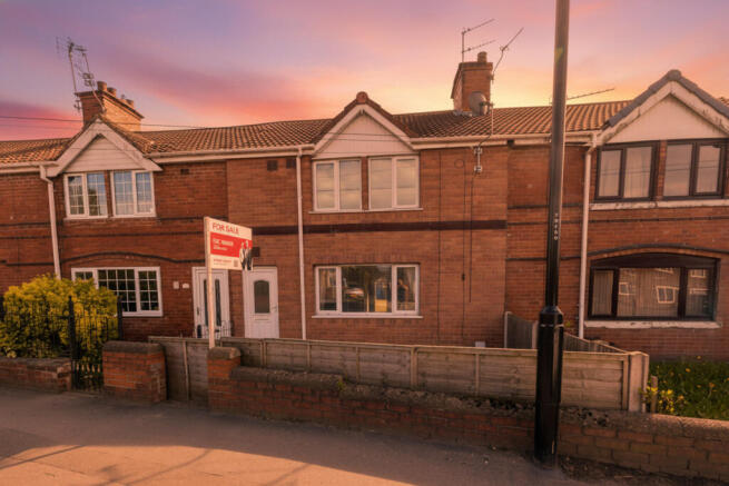 3 bed property, in West End Lane, £130,000