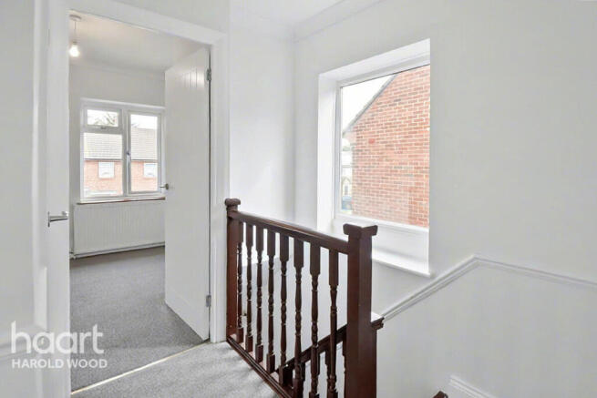 2 bed property, in Harlesden Road, £425,000