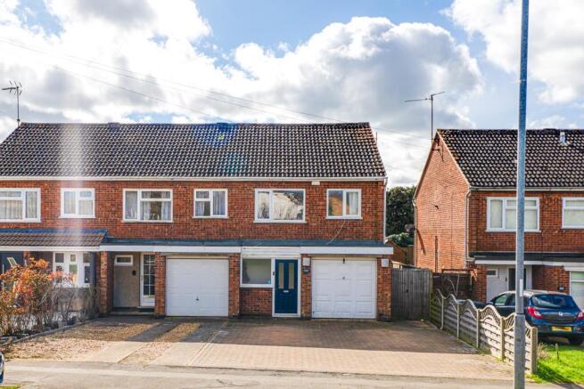 2 bed property, in Deeble Road, £220,000