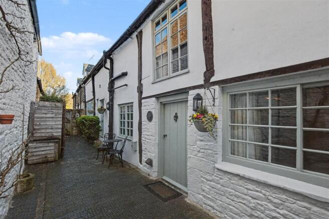 3 bed property, in High Street, £765,000
