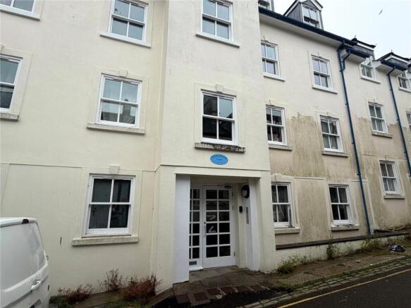 2 bed property, in Lower Lux Street, £79,500