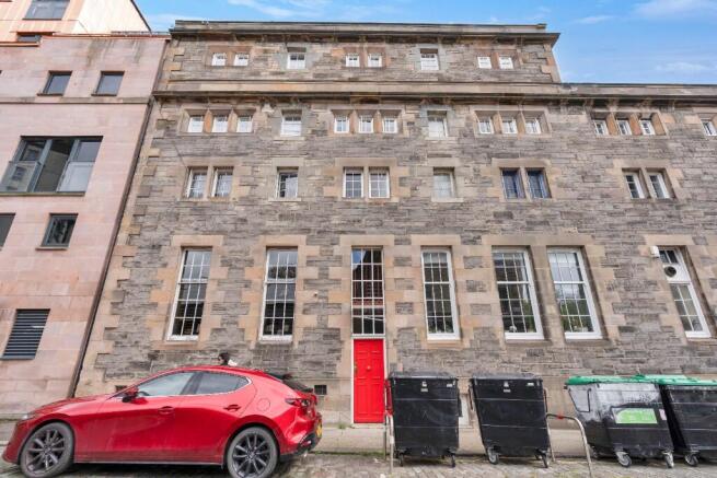 1 bed property, in Couper Street, £165,000