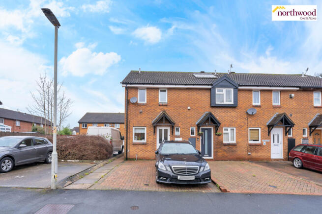 2 bed property, in Greensward, £430,000