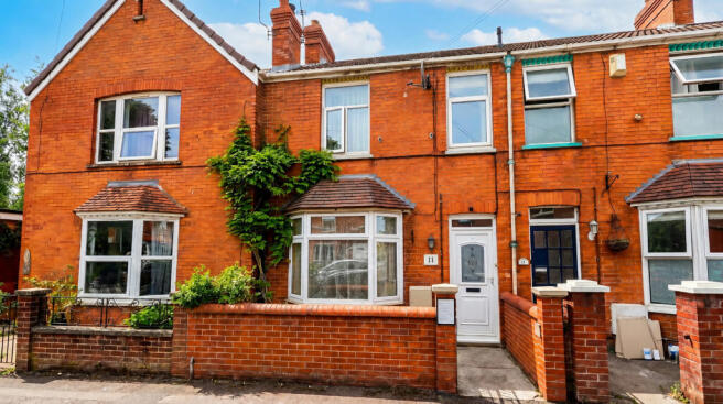 3 bed property, in Fairfield Gardens, £335,000