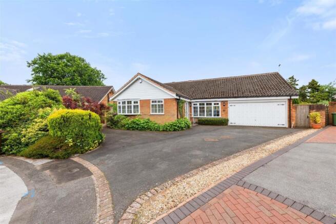 2 bed property, in Cawdon Grove, £800,000