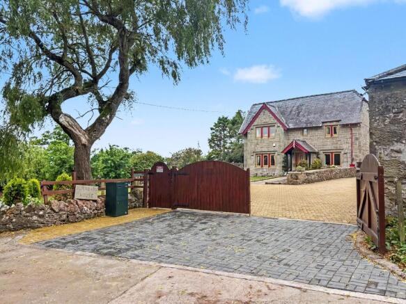 3 bed property, in Burnbank House, £525,000